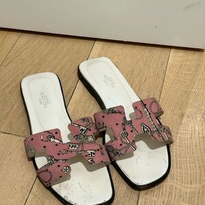 Hermes Pink Sandals with Pink Pattern